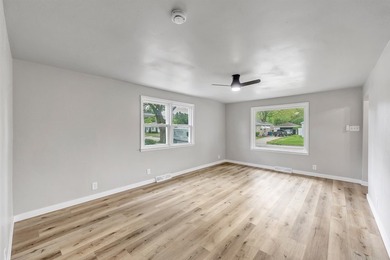 Welcome home to this beautifully remodeled 3 bed, 1 bath home in - photo 4