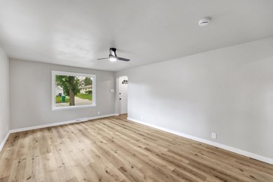 Welcome home to this beautifully remodeled 3 bed, 1 bath home in - photo 6
