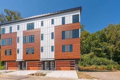 (private lake, pond, creek) Home For Sale in Mariemont Ohio