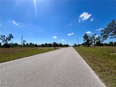 Beautiful lot in Rotunda Sands offers a unique opportunity to - photo 3