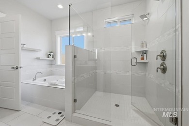 Welcome to this exquisite semi-custom built Schroeder home - photo 16