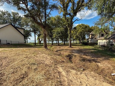 Open water lot on almost half acre in newer gated community on - photo 19