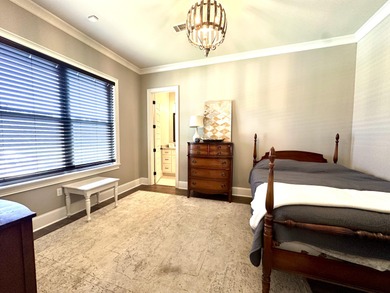 A rare find!! This 5br/4.5ba home spans over 4800sqft, nestled - photo 19