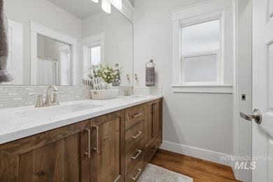 Welcome to this exquisite semi-custom built Schroeder home - photo 20