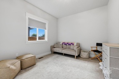 Welcome to this exquisite semi-custom built Schroeder home - photo 21