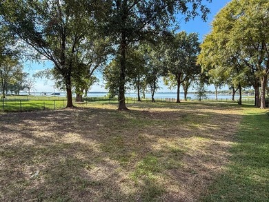 Open water lot on almost half acre in newer gated community on - photo 22