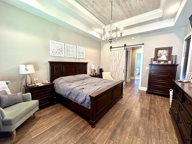 A rare find!! This 5br/4.5ba home spans over 4800sqft, nestled - photo 22