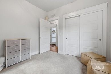 Welcome to this exquisite semi-custom built Schroeder home - photo 23