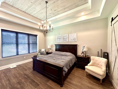A rare find!! This 5br/4.5ba home spans over 4800sqft, nestled - photo 23