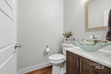 Welcome to this exquisite semi-custom built Schroeder home - photo 24