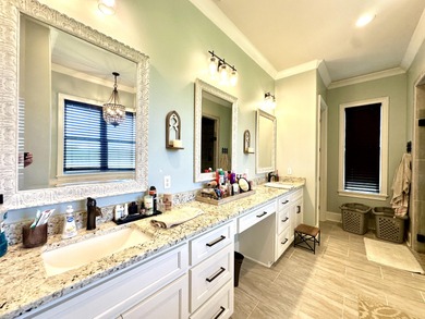 A rare find!! This 5br/4.5ba home spans over 4800sqft, nestled - photo 24