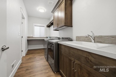 Welcome to this exquisite semi-custom built Schroeder home - photo 26