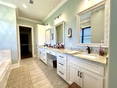 A rare find!! This 5br/4.5ba home spans over 4800sqft, nestled - photo 26