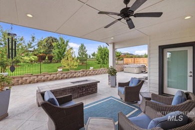 Welcome to this exquisite semi-custom built Schroeder home - photo 28