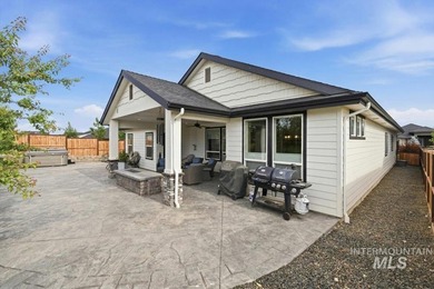 Welcome to this exquisite semi-custom built Schroeder home - photo 29
