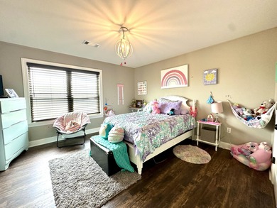A rare find!! This 5br/4.5ba home spans over 4800sqft, nestled - photo 30