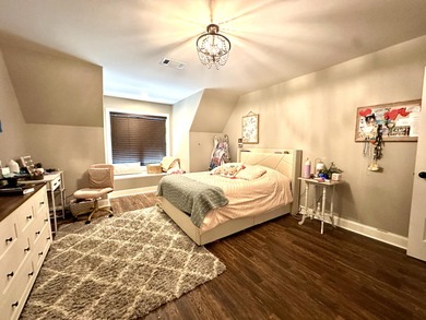 A rare find!! This 5br/4.5ba home spans over 4800sqft, nestled - photo 31