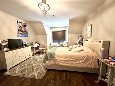 A rare find!! This 5br/4.5ba home spans over 4800sqft, nestled - photo 32