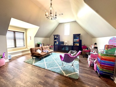 A rare find!! This 5br/4.5ba home spans over 4800sqft, nestled - photo 34