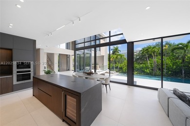 BRAND-NEW CONSTRUCTION HOME IN ONE OF KEY BISCAYNE'S MOST - photo 6
