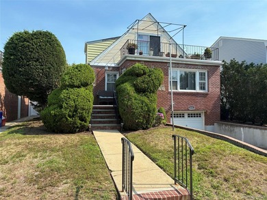 Heart of Long Beach. This Wonderful Cape Located in the - photo 2