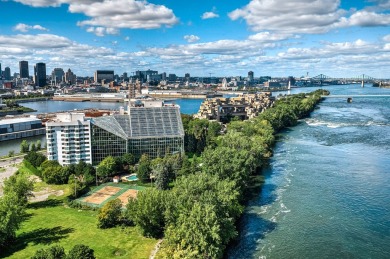 Lake Home For Sale in Montréal (Ville-Marie),