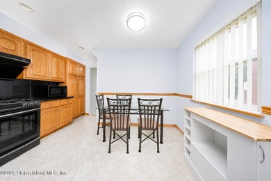This is a beautiful one family house situated on a tree lane - photo 13