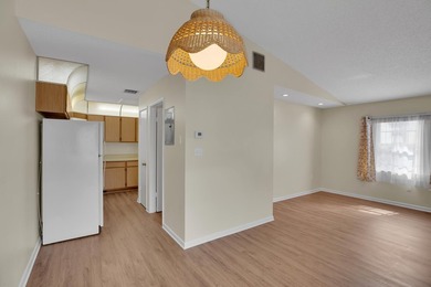 MOVE IN CONDITION! All appliances including full size - photo 16