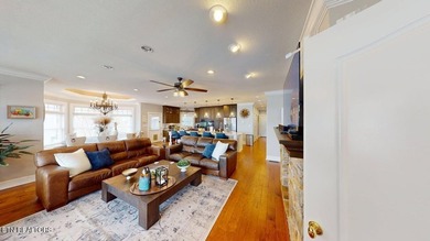 Stunning & Awe-Inspiring Lakefront Living in Rarity Bay where - photo 17