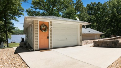 Lake living with lots of space!! WATERFRONT property, a GUEST - photo 1