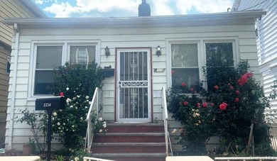 Excellent opportunity in the heart of Sheepshead Bay! This - photo 1