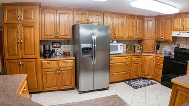 Lake living with lots of space!! WATERFRONT property, a GUEST - photo 5
