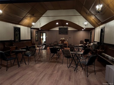 A truly exceptional and one-of-a-kind property, this former - photo 3