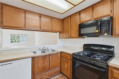 This top floor Long Beach condo features 1 bedroom, 1 bathroom - photo 4