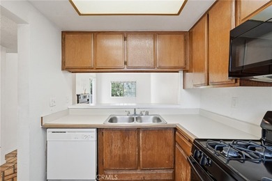 This top floor Long Beach condo features 1 bedroom, 1 bathroom - photo 5