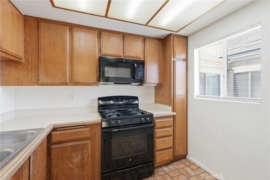 This top floor Long Beach condo features 1 bedroom, 1 bathroom - photo 6