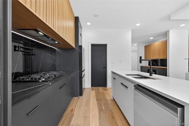 Welcome to this truly one-of-a-kind brand-new modern farmhouse - photo 14