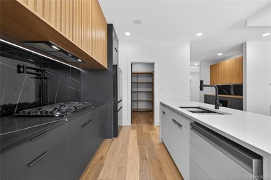 Welcome to this truly one-of-a-kind brand-new modern farmhouse - photo 22