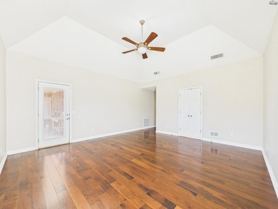 Exceptional executive home offering over 3,000 sq ft of refined - photo 28