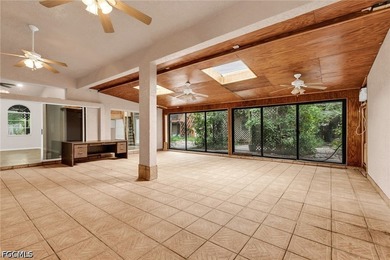 MORNING COFFEE IN THE SUNROOM. EVENINGS SURROUNDED BY TROPICAL - photo 7