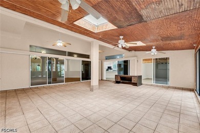 MORNING COFFEE IN THE SUNROOM. EVENINGS SURROUNDED BY TROPICAL - photo 9