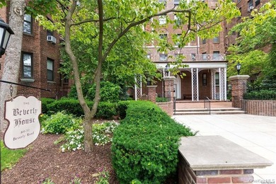 SIZE MATTER One of a kind 1100 square feet coop apartment for - photo 1