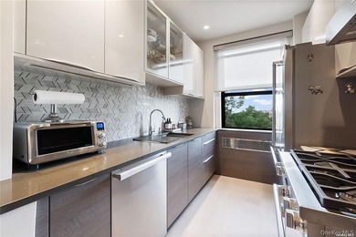 SIZE MATTER One of a kind 1100 square feet coop apartment for - photo 8