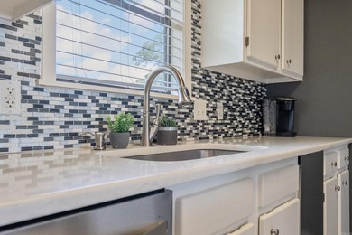Beautifully updated lakefront condo on the main channel of Lake - photo 7