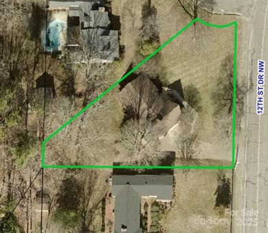 Lake Hickory Home Sale Pending in Hickory North Carolina