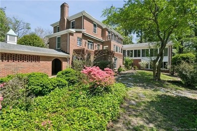 Welcome to Warwick Hall, a prominent James River estate on just - photo 31