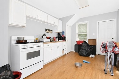 Opportunity awaits at 15811 Arcade Ave! This well-maintained - photo 9