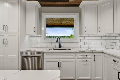 Year-round lake views, a private dock, and enough space for the - photo 12