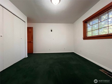 *PRICE IMPROVEMENT* This lovely Shoreline home features 2 - photo 13