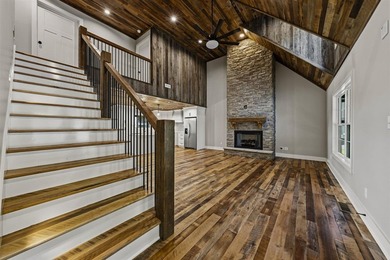 Year-round lake views, a private dock, and enough space for the - photo 14